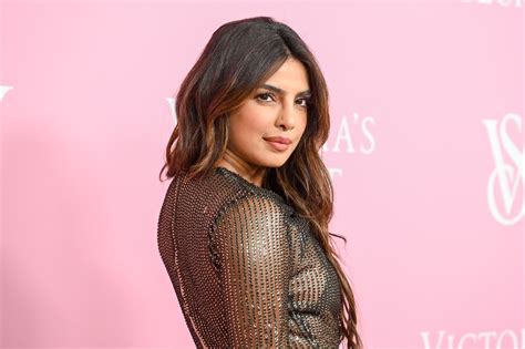 priyanka chopra desnuda|Priyanka Chopra Jonas Gives The Naked Dress An Angelic Twist